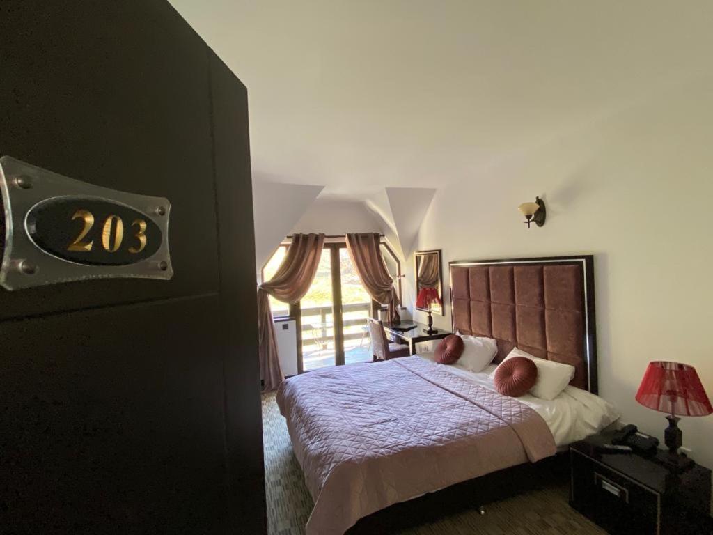 Contele Vladimir Hotel Törcsvár Kültér fotó