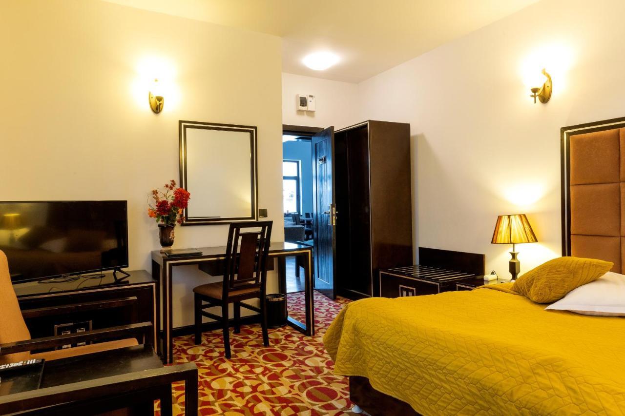 Contele Vladimir Hotel Törcsvár Kültér fotó