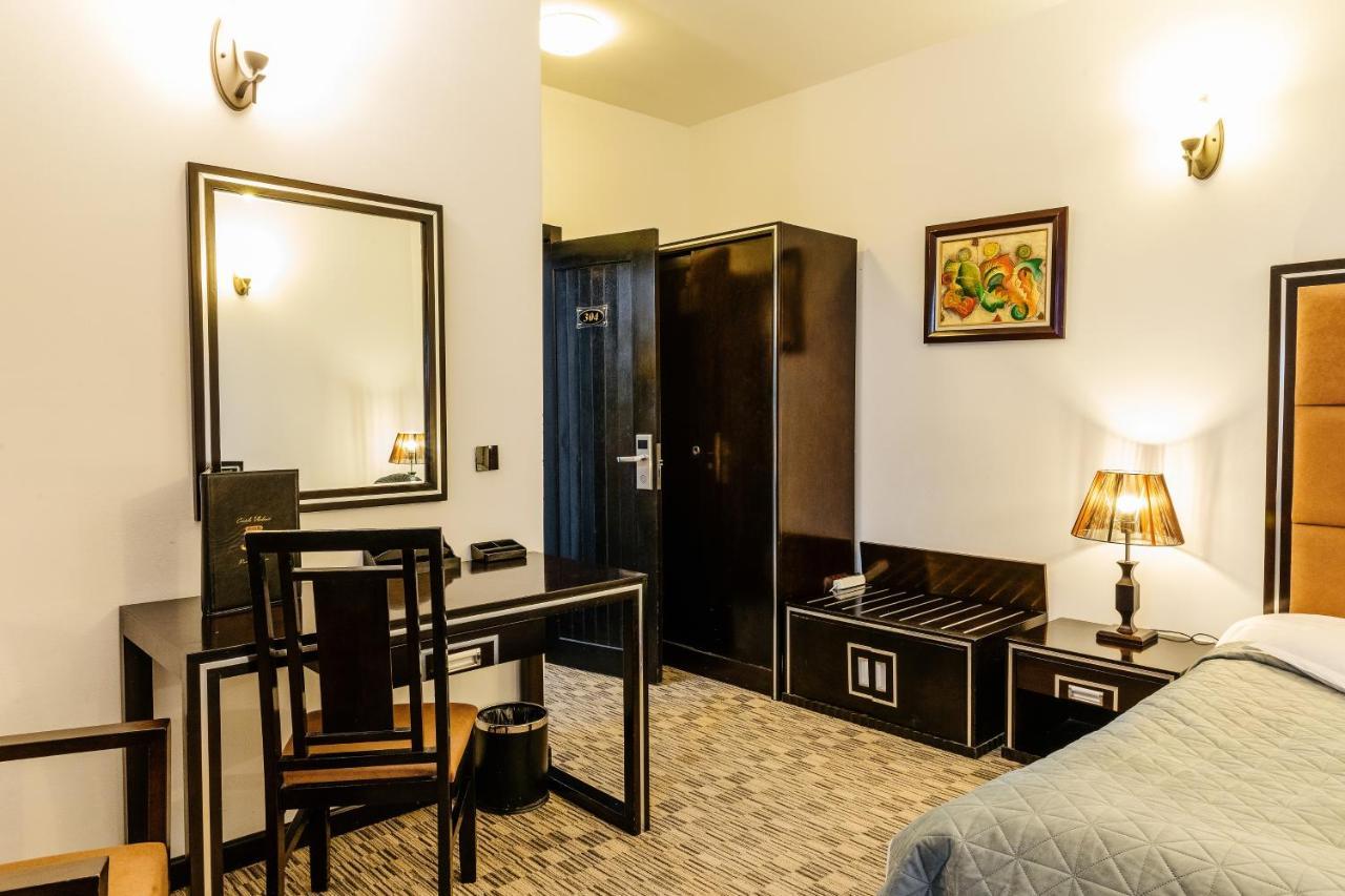 Contele Vladimir Hotel Törcsvár Kültér fotó