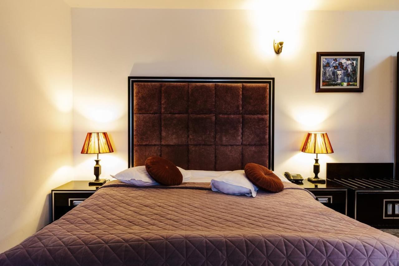Contele Vladimir Hotel Törcsvár Kültér fotó